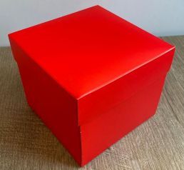 Кутия - размер 12 х 12 х 10 см - цвят ЧЕРВЕН