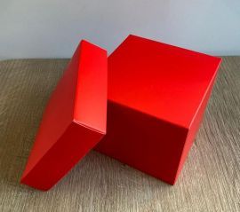 Кутия - размер 12 х 12 х 10 см - цвят ЧЕРВЕН
